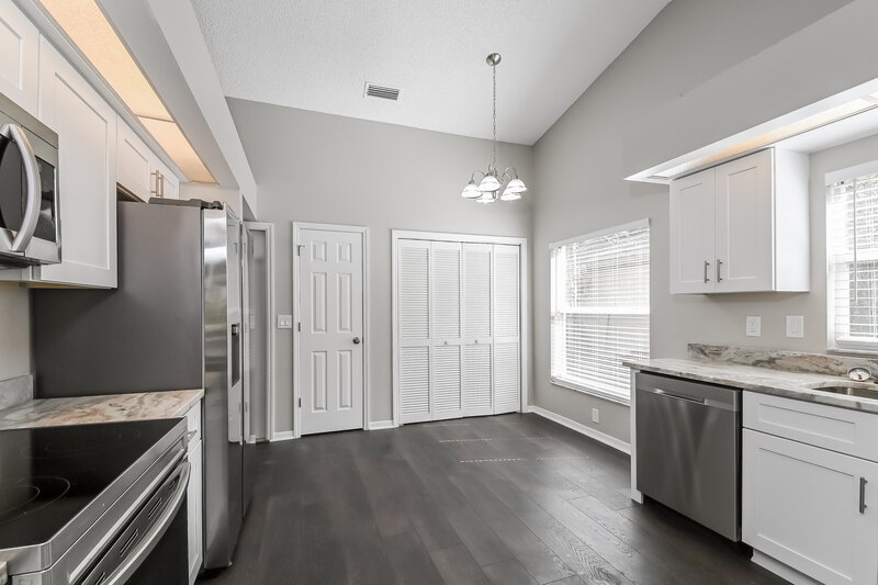 2,155/Mo, 6003 Crickethollow Dr Riverview, FL 33578 Kitchen View