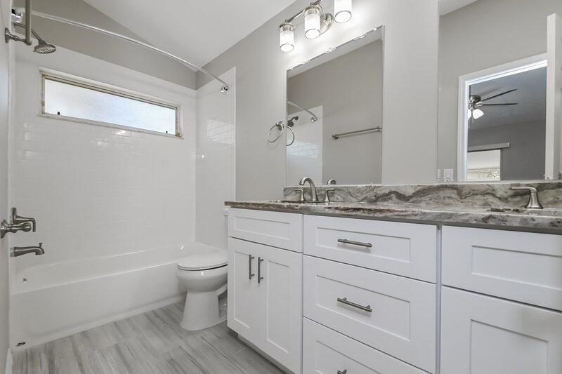 2,155/Mo, 6003 Crickethollow Dr Riverview, FL 33578 Main Bathroom View