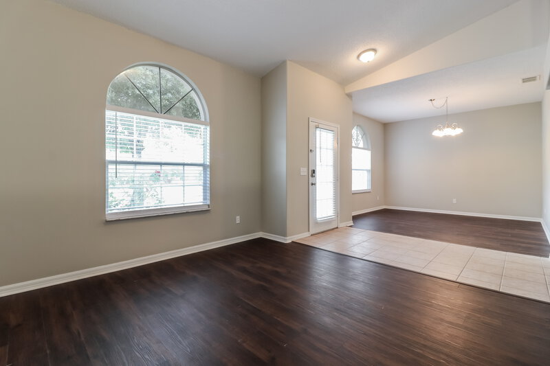 2,245/Mo, 35449 Wickingham Ct Zephyrhills, FL 33541 Living Room View 2