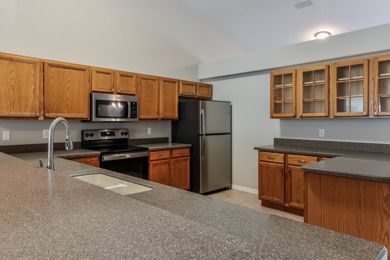 2,245/Mo, 35449 Wickingham Ct Zephyrhills, FL 33541 Kitchen View 2