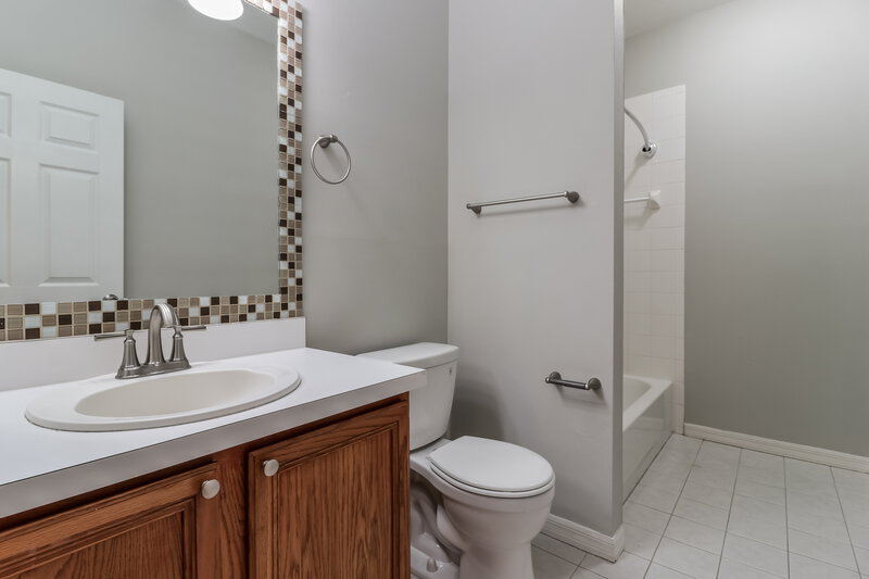 2,245/Mo, 35449 Wickingham Ct Zephyrhills, FL 33541 Main Bathroom View
