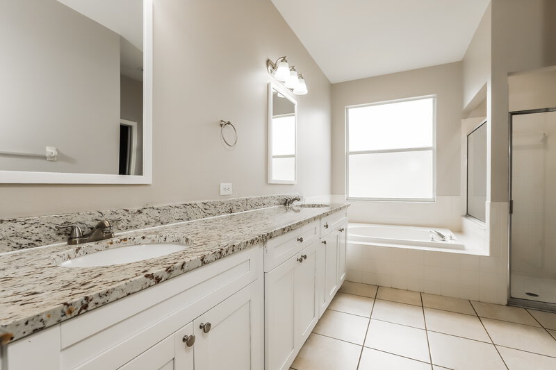 4,060/Mo, 4351 Brandon Ridge Dr Valrico, FL 33594 Main Bathroom View