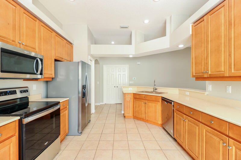 3,490/Mo, 409 Delwood Breck St Ruskin, FL 33570 Kitchen View