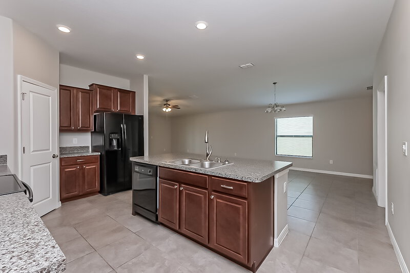 2,445/Mo, 11222 Leland Groves Dr Riverview, FL 33579 Kitchen View