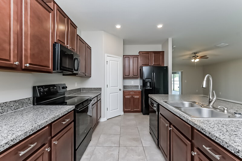 2,445/Mo, 11222 Leland Groves Dr Riverview, FL 33579 Kitchen View 2