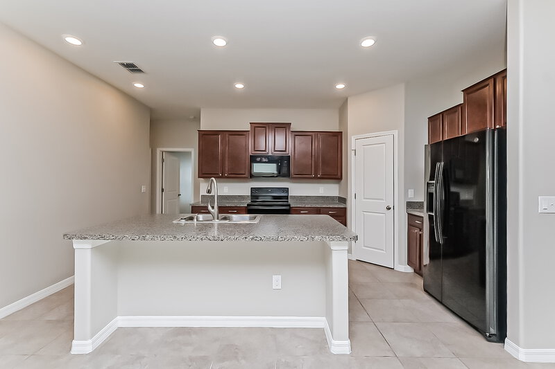 2,445/Mo, 11222 Leland Groves Dr Riverview, FL 33579 Kitchen View 3