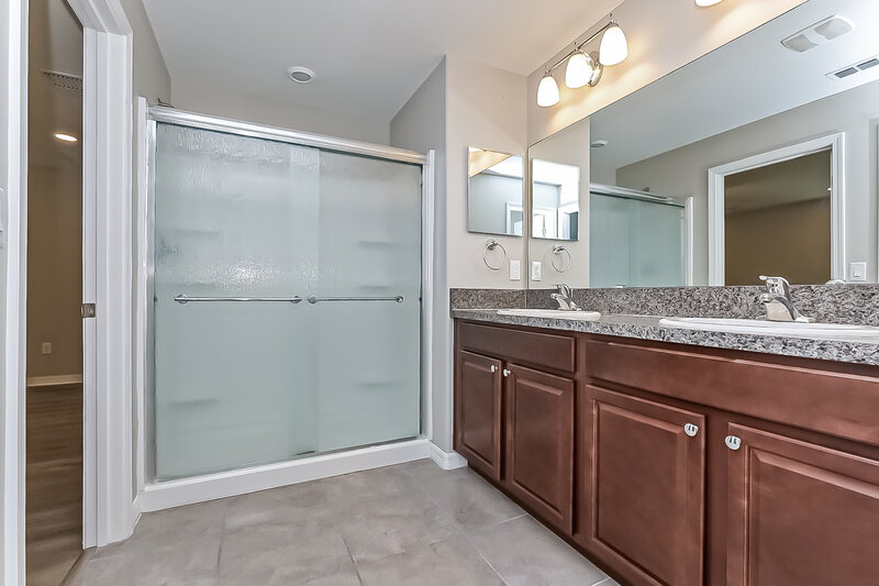 2,445/Mo, 11222 Leland Groves Dr Riverview, FL 33579 Main Bathroom View