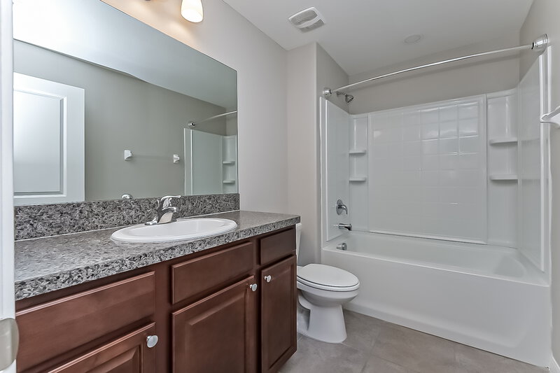 2,445/Mo, 11222 Leland Groves Dr Riverview, FL 33579 Bathroom View