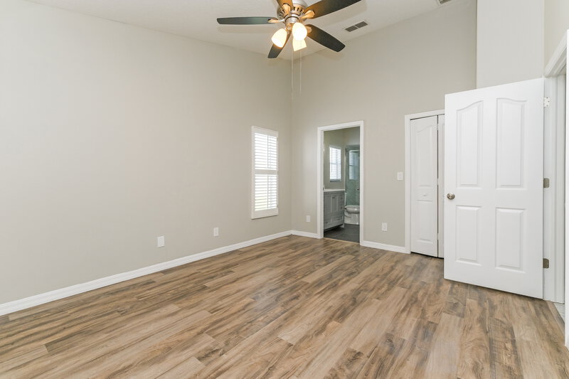 2,040/Mo, 10402 Barnett Loop Port Richey, FL 34668 Main Bedroom View
