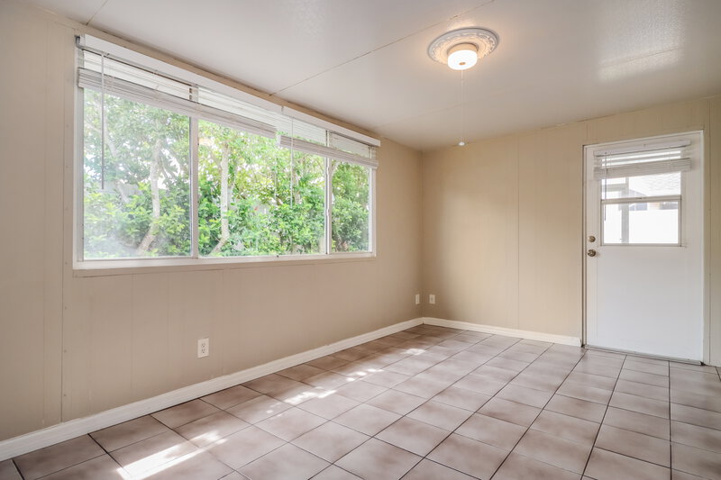 1,975/Mo, 10402 Barnett Loop Port Richey, FL 34668 Sun Room View