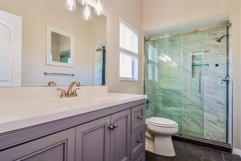 1,975/Mo, 10402 Barnett Loop Port Richey, FL 34668 Main Bathroom View