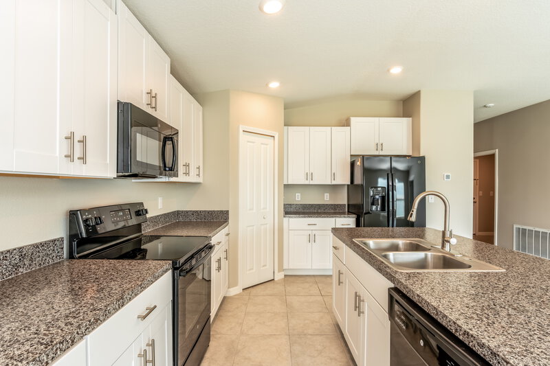 2,420/Mo, 11205 Sage Canyon Dr Riverview, FL 33578 Kitchen View