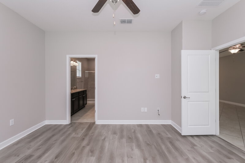 1,990/Mo, 10167 Newminster Loop Ruskin, FL 33573 Main Bedroom View 2