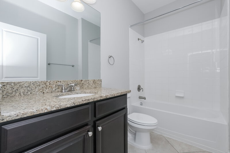 1,990/Mo, 10167 Newminster Loop Ruskin, FL 33573 Bathroom View