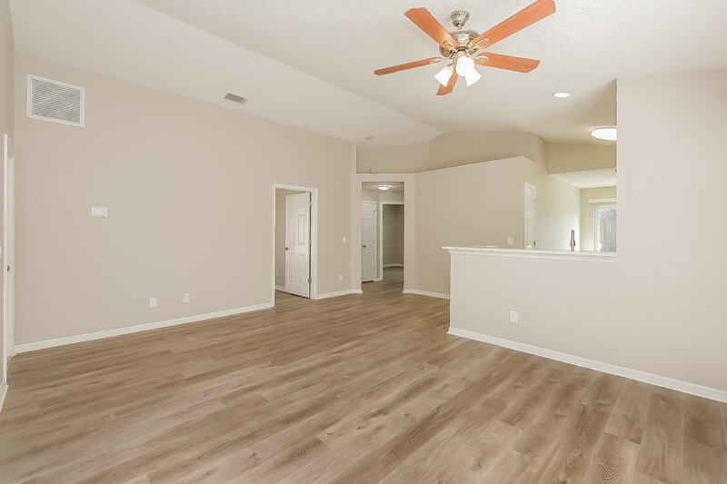 2,270/Mo, 528 Summer Sails Dr Valrico, FL 33594 Living Room View 2