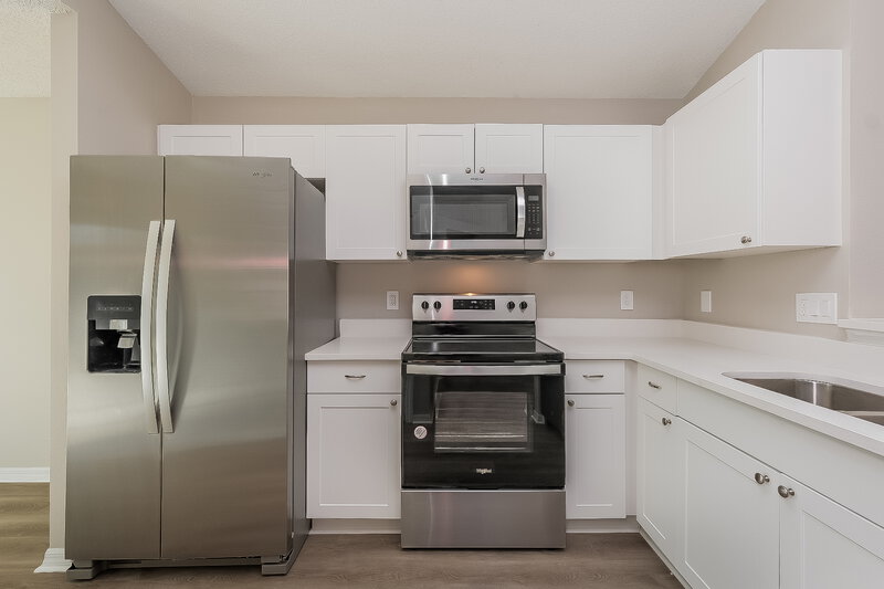 2,270/Mo, 528 Summer Sails Dr Valrico, FL 33594 Kitchen View 2