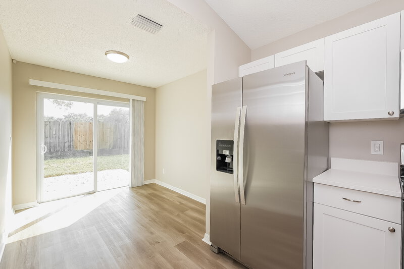 2,270/Mo, 528 Summer Sails Dr Valrico, FL 33594 Kitchen View 3