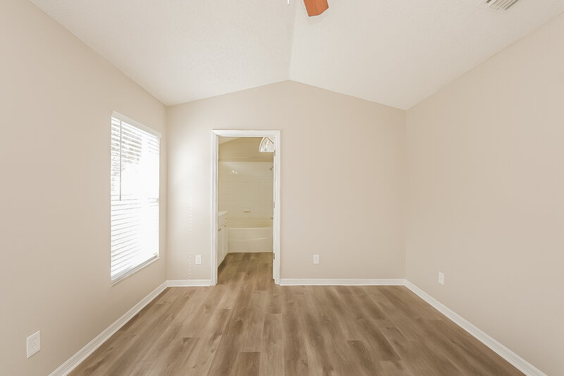 2,270/Mo, 528 Summer Sails Dr Valrico, FL 33594 Main Bedroom View