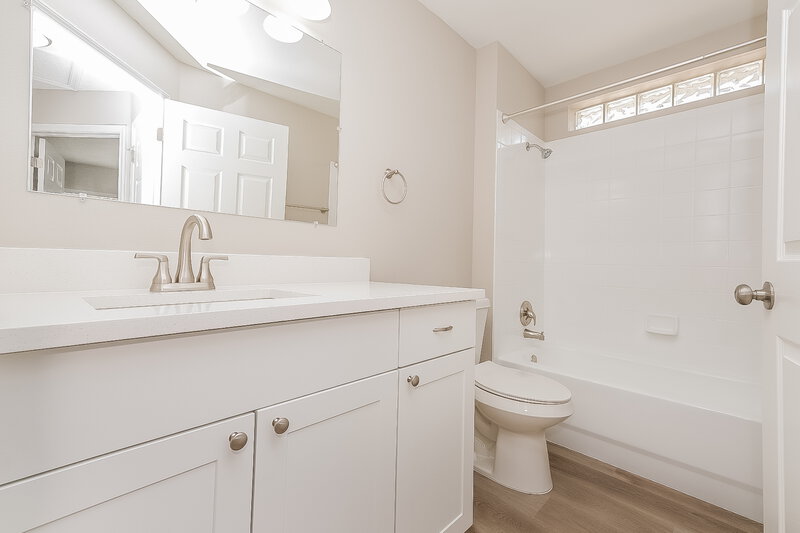 2,270/Mo, 528 Summer Sails Dr Valrico, FL 33594 Bathroom View