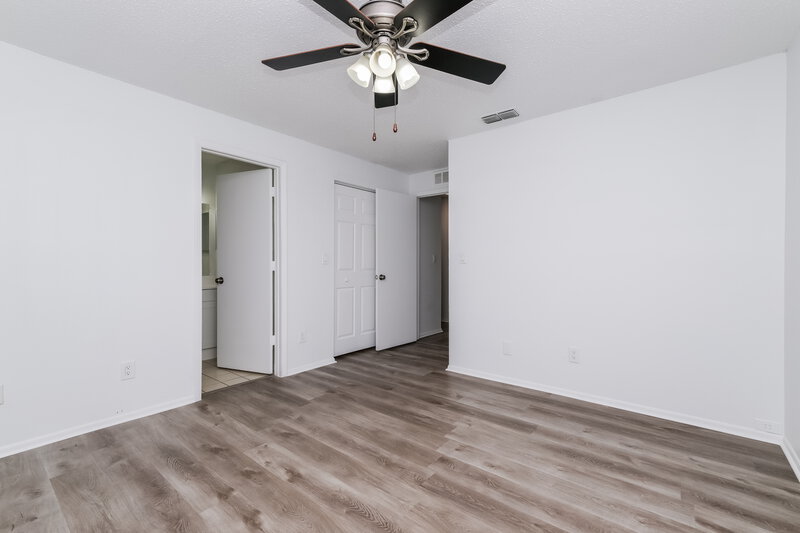 3,630/Mo, 714 Crimson King Trce Tarpon Springs, FL 34689 Main Bedroom View 2