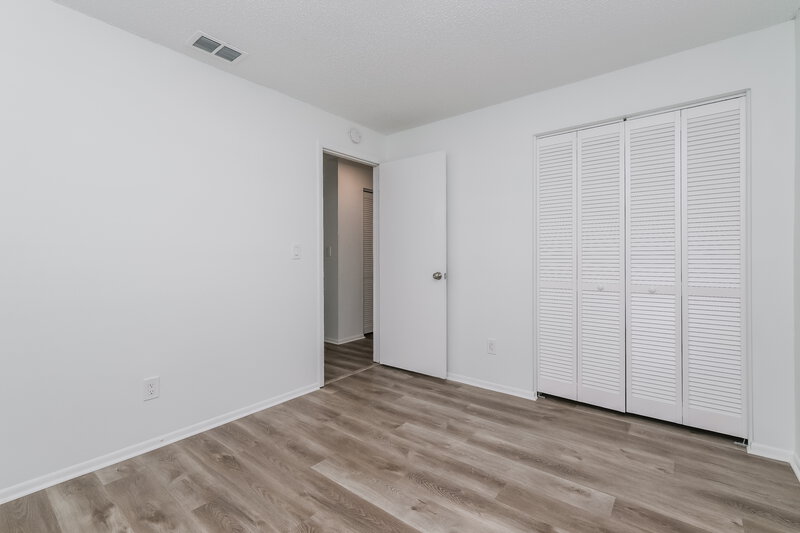 3,630/Mo, 714 Crimson King Trce Tarpon Springs, FL 34689 Bedroom View 4