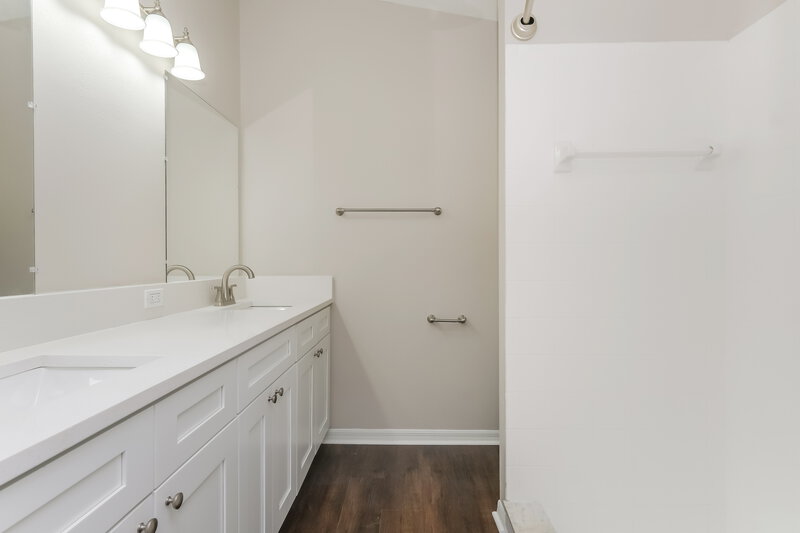 3,870/Mo, 1812 Rudder Dr Valrico, FL 33594 Main Bathroom View