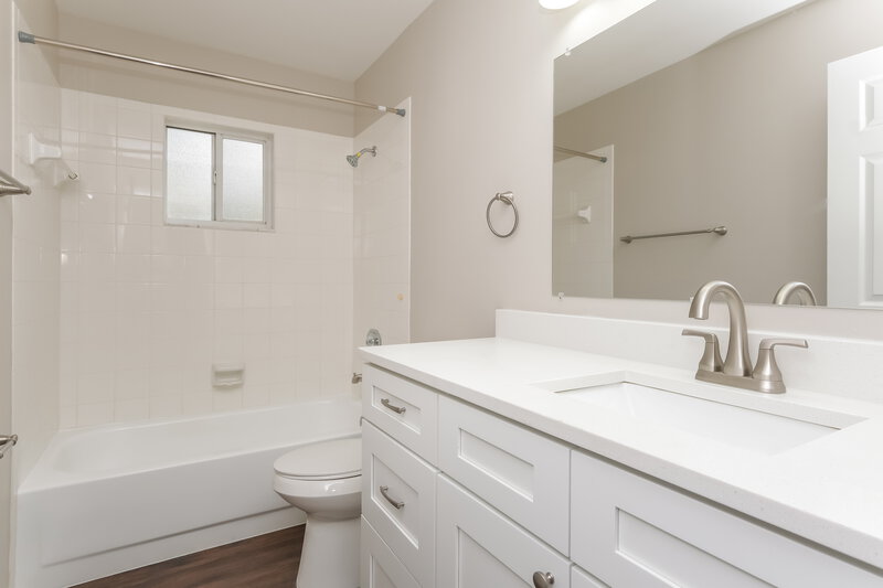 3,870/Mo, 1812 Rudder Dr Valrico, FL 33594 Bathroom View