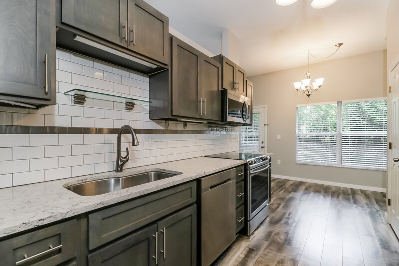 2,110/Mo, 31307 Satinleaf Run Brooksville, FL 34602 Kitchen View 2