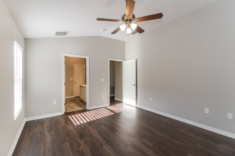 2,110/Mo, 31307 Satinleaf Run Brooksville, FL 34602 Main Bedroom View 2