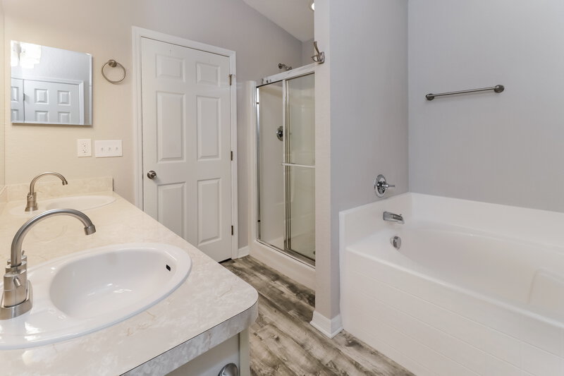 2,110/Mo, 31307 Satinleaf Run Brooksville, FL 34602 Main Bathroom View