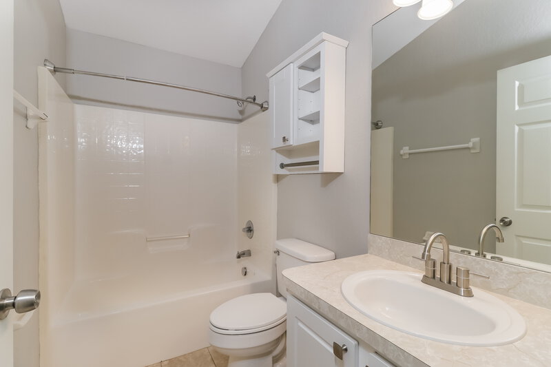 2,110/Mo, 31307 Satinleaf Run Brooksville, FL 34602 Bathroom View