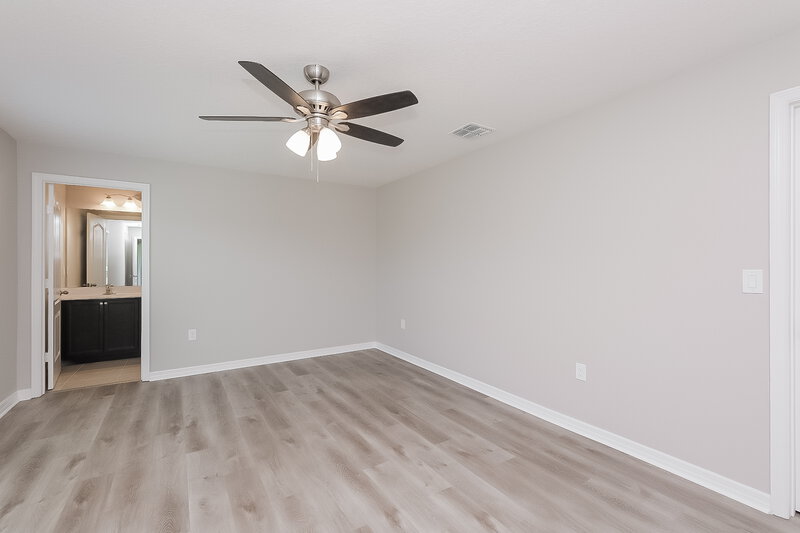 3,610/Mo, 827 Chatham Walk Dr Ruskin, FL 33570 Main Bedroom View