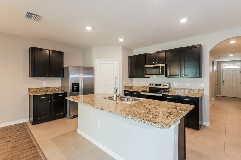 2,375/Mo, 16471 Little Garden Dr Wimauma, FL 33598 Kitchen View