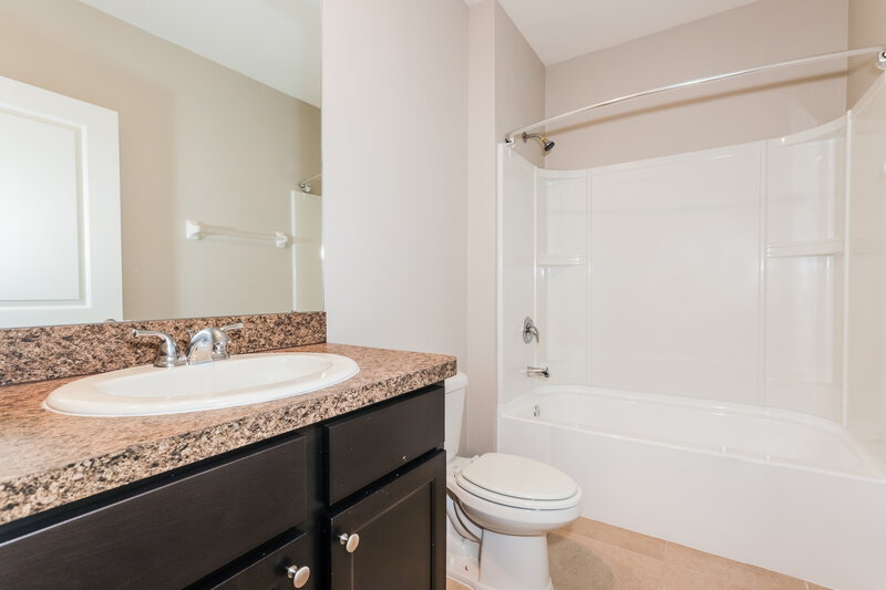 2,375/Mo, 16471 Little Garden Dr Wimauma, FL 33598 Main Bathroom View