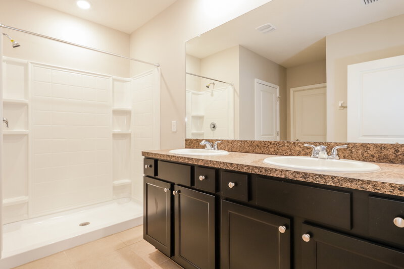 2,375/Mo, 16471 Little Garden Dr Wimauma, FL 33598 Bathroom View