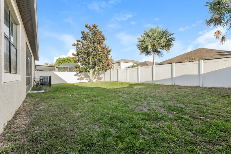2,680/Mo, 10053 Celtic Ash Dr Ruskin, FL 33573 Backyard View