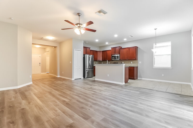 1,925/Mo, 1133 Lauren Manor Loop Ruskin, FL 33570 Living Room View