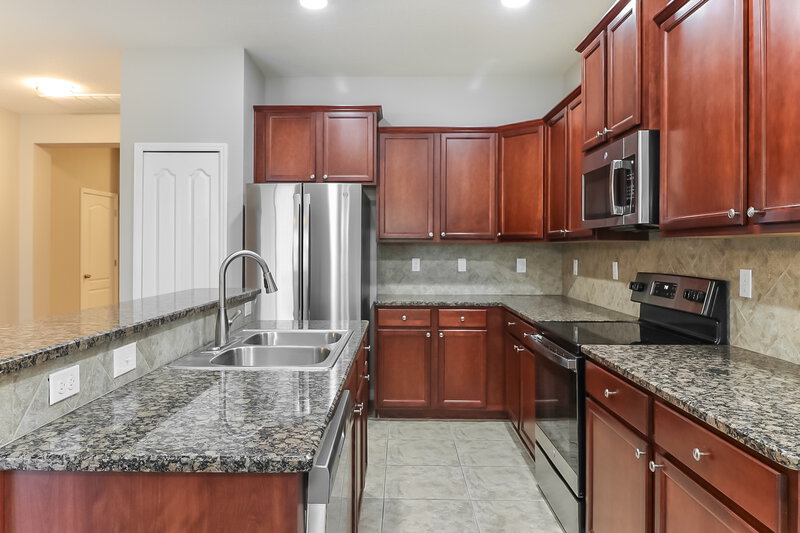 1,925/Mo, 1133 Lauren Manor Loop Ruskin, FL 33570 Kitchen View