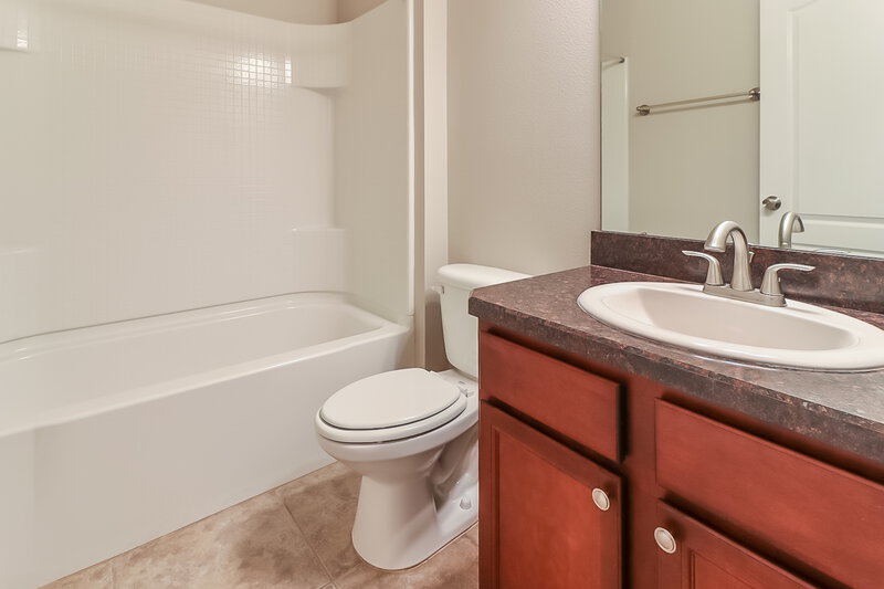 1,925/Mo, 1133 Lauren Manor Loop Ruskin, FL 33570 Bathroom View