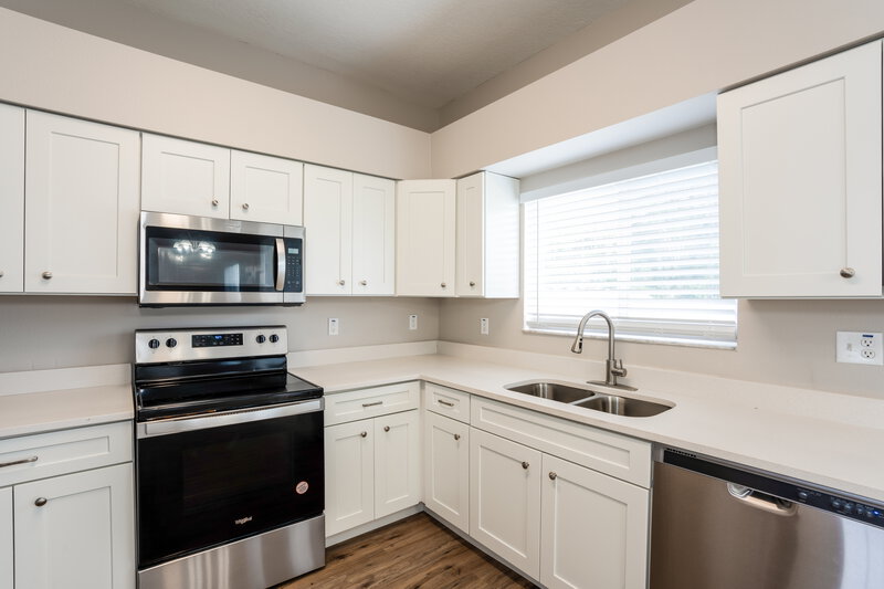 2,160/Mo, 4510 Tina Ln Plant City, FL 33563 Kitchen View