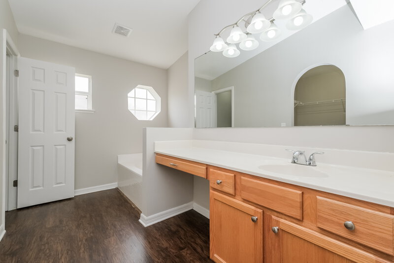 2,175/Mo, 10447 Fly Fishing St Riverview, FL 33569 Main Bathroom View