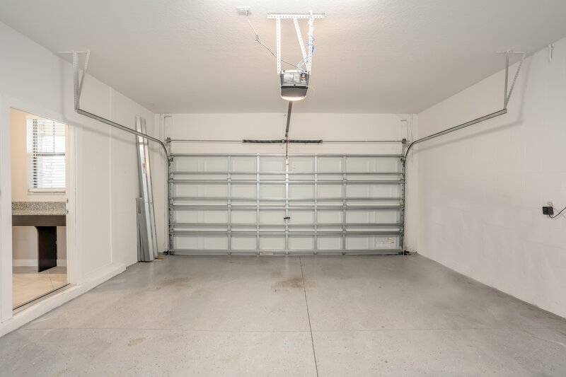 2,570/Mo, 9831 Ivory Dr Riverview, FL 33578 Garage View