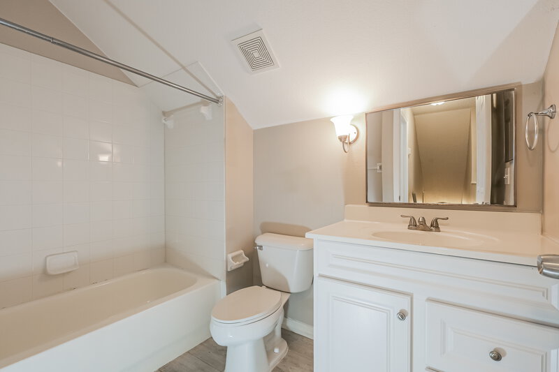 2,340/Mo, 6637 Summer Haven Dr Riverview, FL 33578 Bathroom View