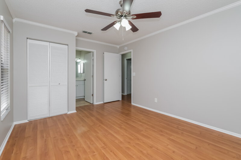 2,255/Mo, 508 Sheridan Dr Palm Harbor, FL 34684 Main Bedroom View