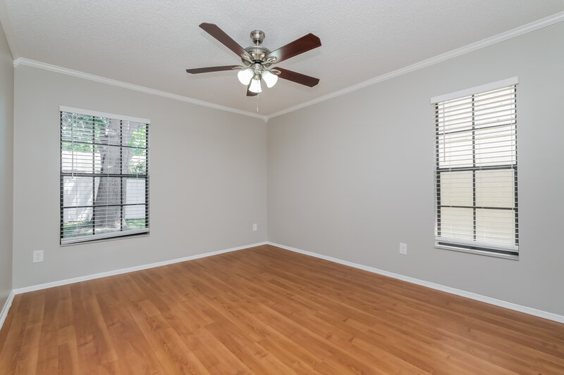 2,255/Mo, 508 Sheridan Dr Palm Harbor, FL 34684 Main Bedroom View 2