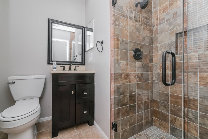 2,255/Mo, 508 Sheridan Dr Palm Harbor, FL 34684 Bathroom View