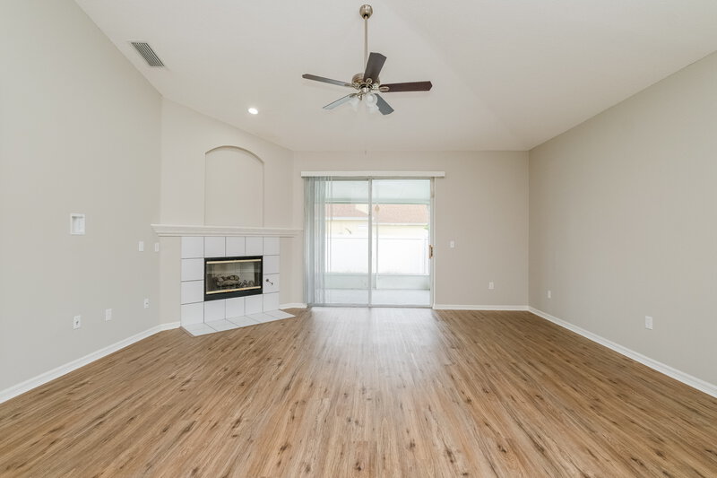 2,525/Mo, 1046 Crimson Clover Ln Zephyrhills, FL 33543 Living Room View