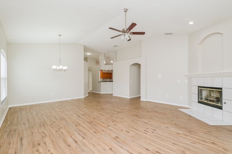 2,525/Mo, 1046 Crimson Clover Ln Zephyrhills, FL 33543 Living Room View 2