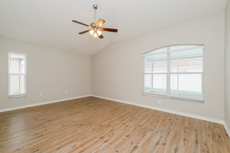 2,525/Mo, 1046 Crimson Clover Ln Zephyrhills, FL 33543 Main Bedroom View