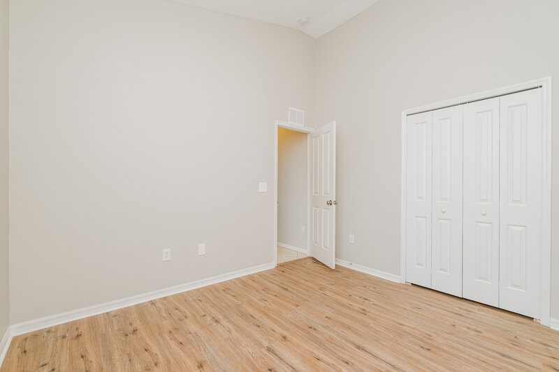 2,525/Mo, 1046 Crimson Clover Ln Zephyrhills, FL 33543 Bedroom View 4